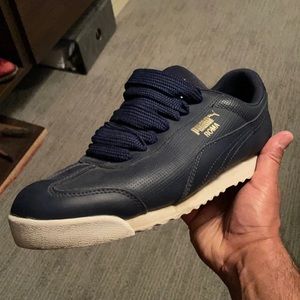 Classic blue Puma Roma Sneakers
